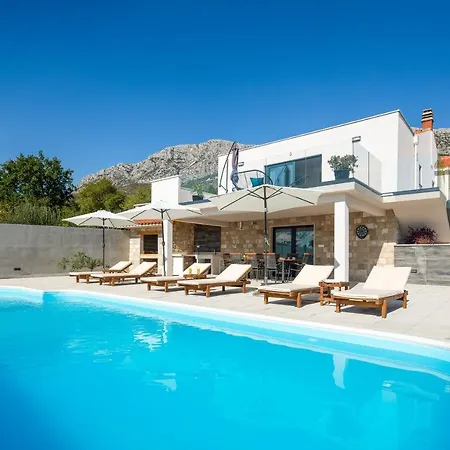 Petra Villa